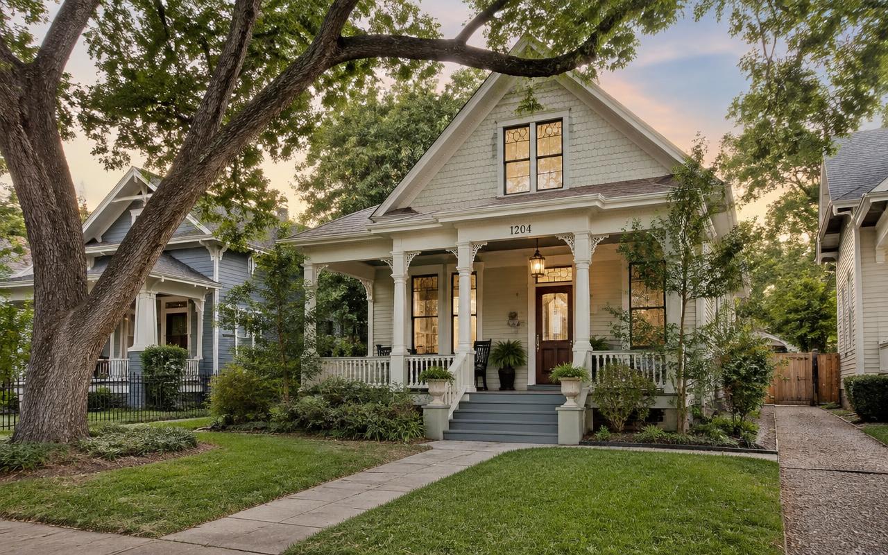 A Craftsman bungalow with native landscaping in Hyde Park, Austin