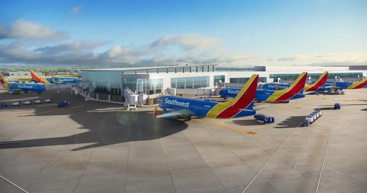 Which Houston Airport is Better? — photo 2